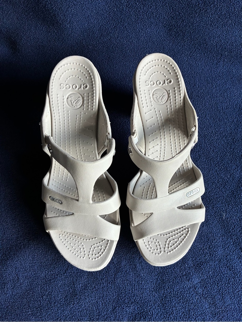 Crocs Cyprus V Heel Women's
11 Ivory Off White Wedge
Sandals Discontinued.